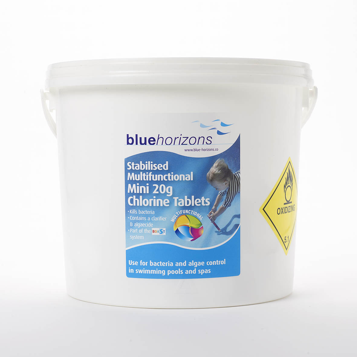 White plastic bucket containing blue horizons stabilised multifunctional mini 20g chlorine tablets for pool and spa maintenance.